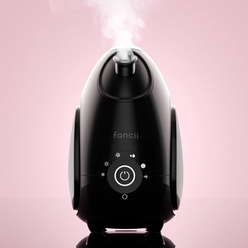 Fancii Rivo Facial mister in black